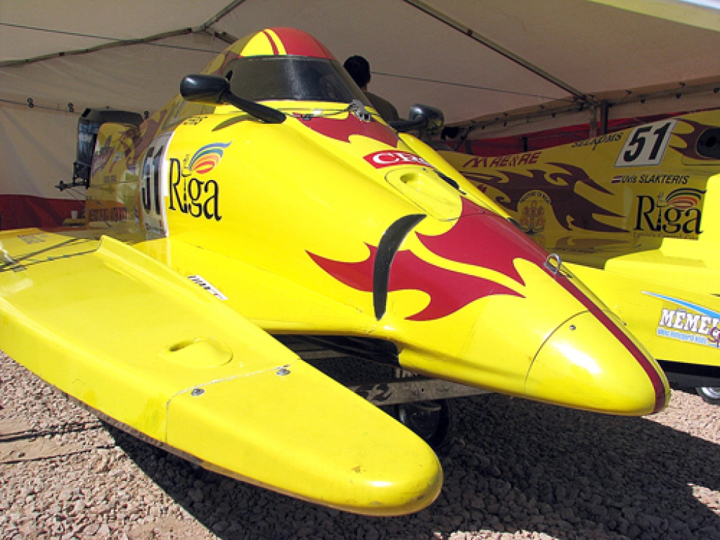 Ātrumlaivas sagatavošana startam ir ļoti pacietīgs un punktuāls darbs.
Autors: no «Riga Powerboat Team» krājuma