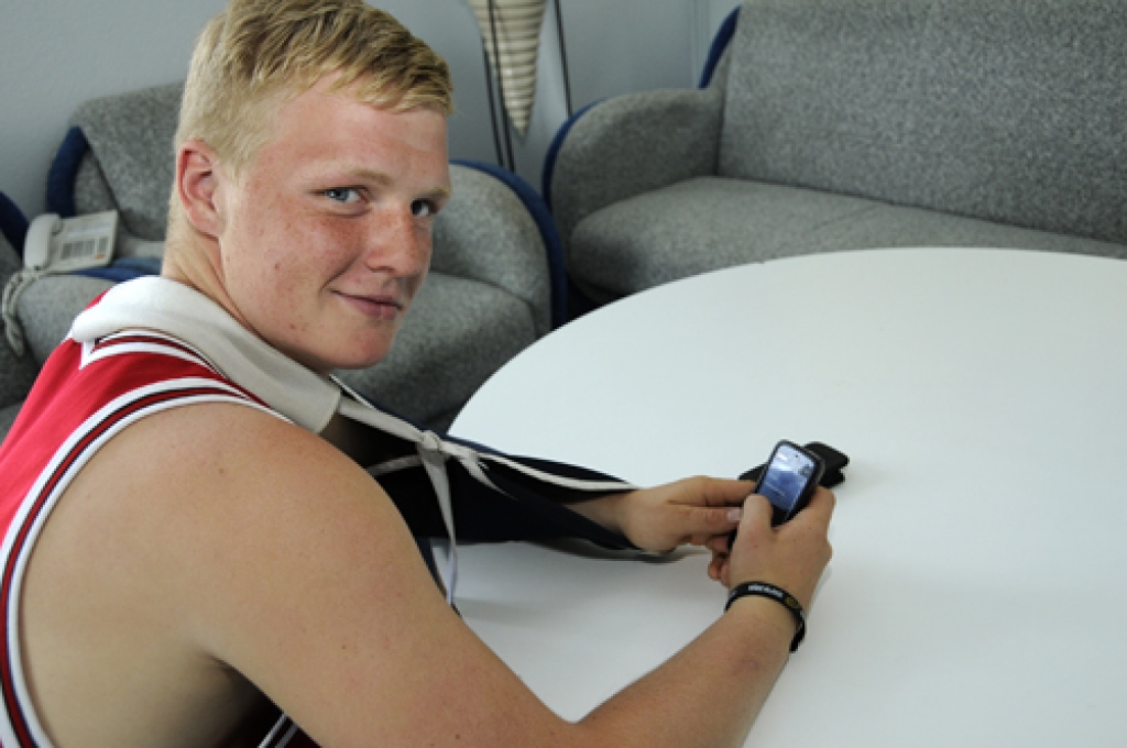 Izmežģītais plecs baušķenieku Reini Artimoviču neatturēja no piedalīšanās īsziņu rakstīšanas čempionātā. Tajā jaunietis ieguva trešo vietu. 
Autors: Ivars Bogdanovs