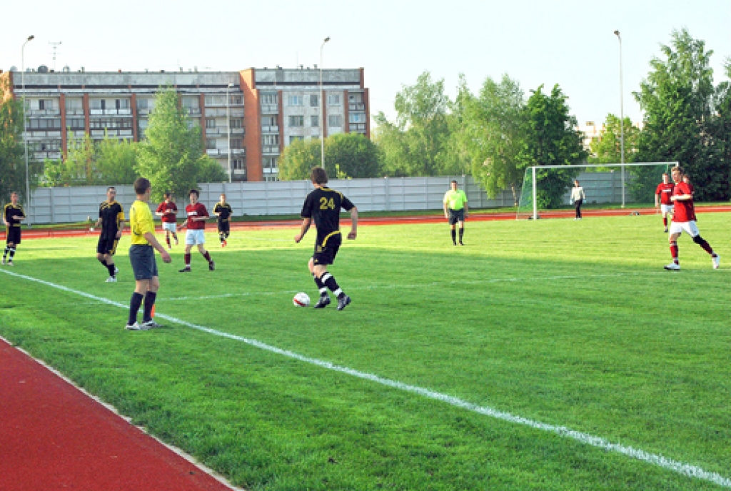 Bauskas stadiona lielajā futbola laukumā 11. jūlijā vienlaikus būs skatāmas divas spēles.
Autors: Uldis Varnevičs