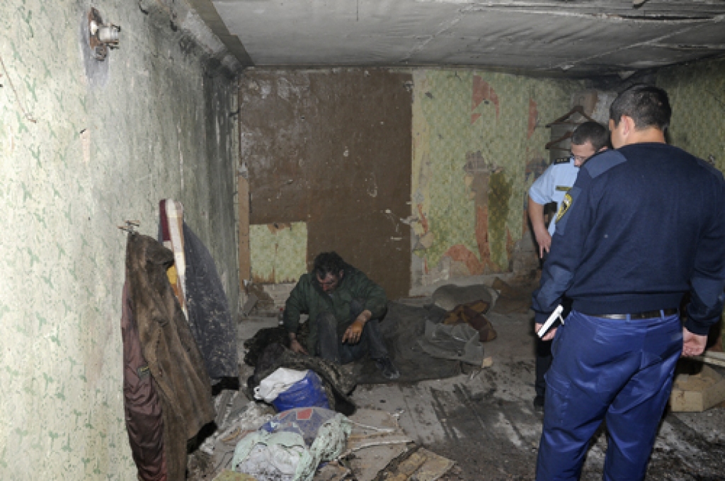 Izdegušajos bēniņos «Bauskas Dzīve» 7. jūnija rītā uzgāja piedzērušos, nedaudz apdegušo Viktoru Cālīti. Policisti viņu nogādāja Bauskas policijas pārvaldē. 
Autors: Ivars Bogdanovs