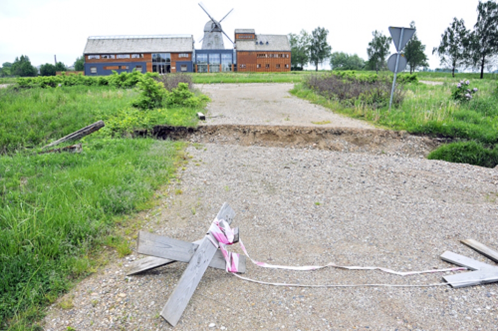 Ceraukstes pagasta «Rožmalās» tagad paveras bēdīga pamestības aina.
Autors: Ivars Bogdanovs