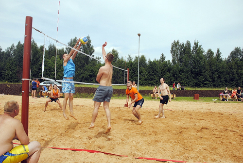 Smilšu volejbola diena 20. jūnijā pie Vecā ezera Vecumniekos izdevās lieliska. Saulainais un siltais laiks, nesen iekārtotie smilšu laukumi, kupls dalībnieku skaits, laba mūzika un apskaņošana, balvas – tas viss radīja svētku noskaņu. Ar...
Autors: Juris Iļņickis