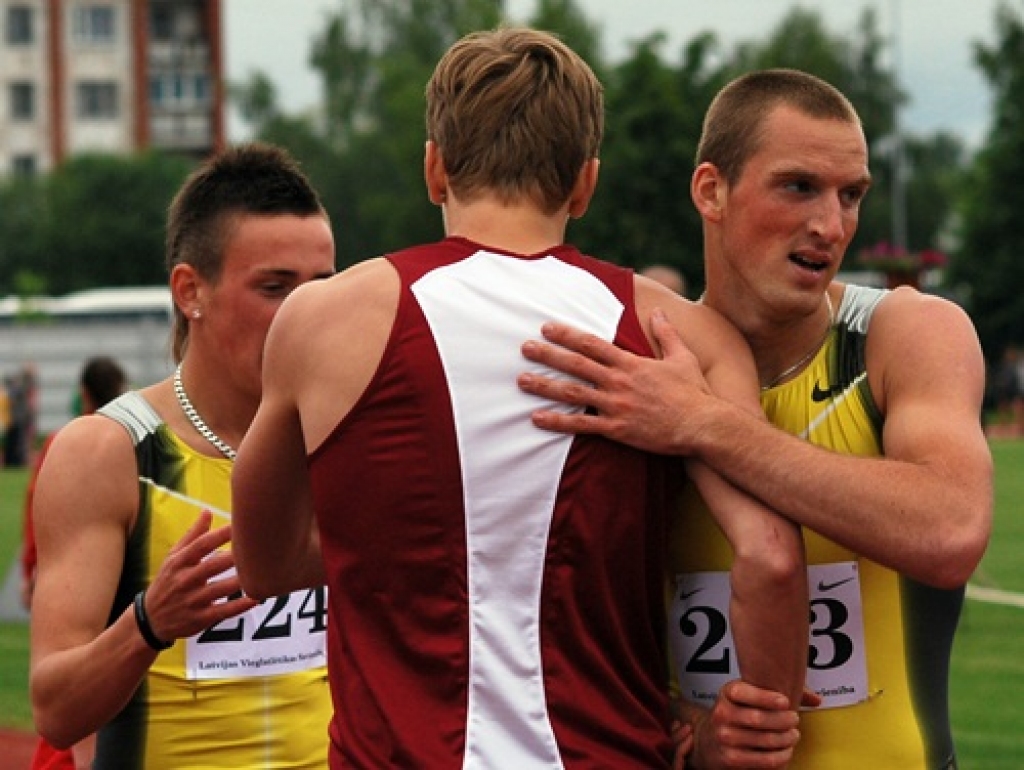  Latvijas Vieglatlētikas savienības kausa izcīņas otrā posma sacensības Bauskā 8. jūnijā bija laba iespēja arī pašiem jaunākajiem sporta karalienes cienītājiem samērot prasmi ar augstāka ranga sportistiem.To plaši izmantoja vietējo novadu...
Autors: Uldis Varnevičs