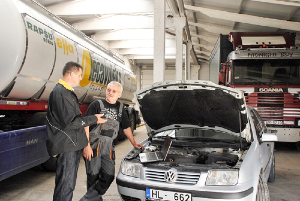 Autoservisā darbus organizē SIA «Iecavnieks» transporta nozares vadītājs Andris Juškevics, zinošs speciālists ir autoelektriķis Sergejs Jevsjukovs. 