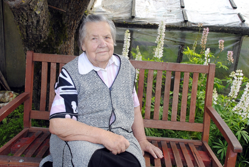 Aina Āze pēdējā laikā aktīvi iesaistās Budbergas Sv. Pāvila evaņģēliski luteriskās draudzes dzīvē. 