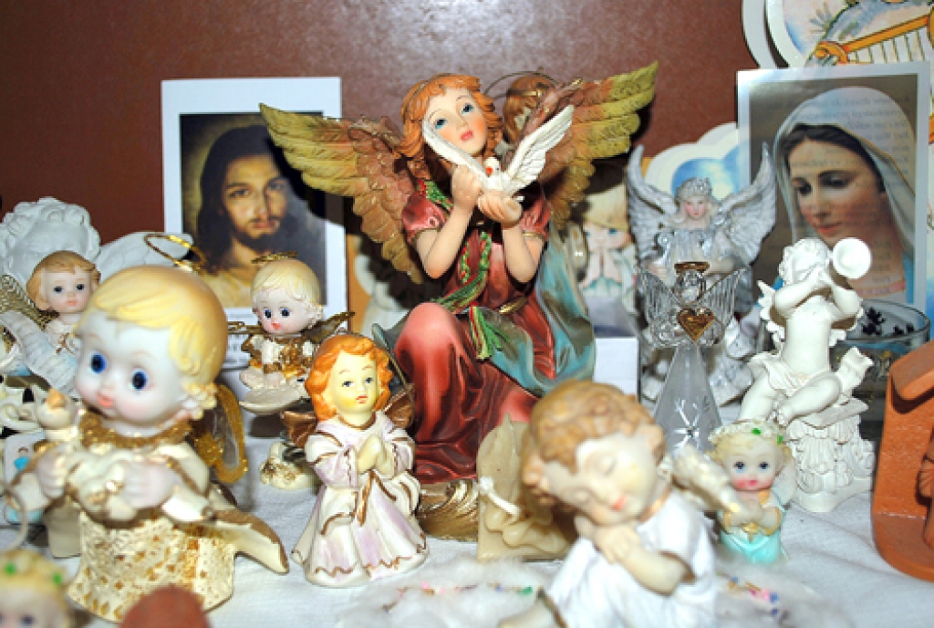 Iecavnieces Dainas kolekcijā ir apmēram 130 sargeņģeļu.