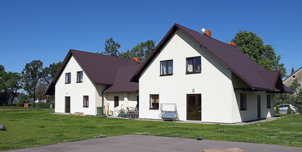 SOS Jauniešu dvīņumāja Iecavā piesaista ar plašo, sakopto teritoriju, kuru tās iemītnieki izmanto aktīvai atpūtai. 