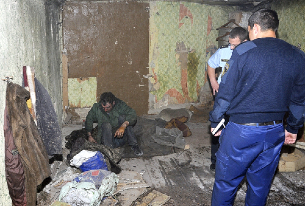 Izdegušajos bēniņos «Bauskas Dzīve» 7. jūnija rītā uzgāja piedzērušos, nedaudz apdegušo Viktoru Cālīti. Policisti viņu nogādāja Bauskas policijas pārvaldē.