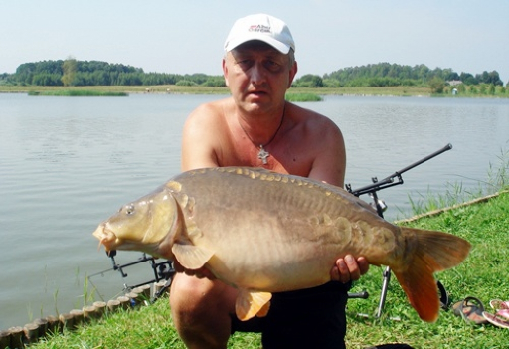 Ilmārs Krieviņš ar savu 9,3 kilogramu smago karpu.
Autors: No albuma.