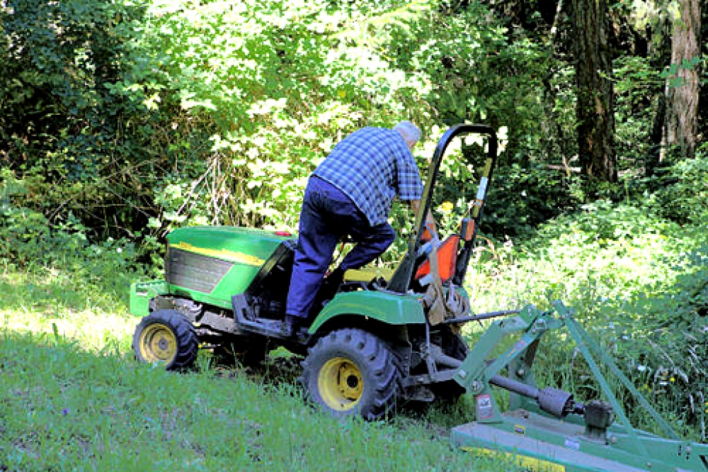 Mazais traktors Iecavas dzīvokļu un komunālajai saimniecībai nozagts otro gadu pēc kārtas, turklāt abas reizes tehnika netika pienācīgi glabāta.