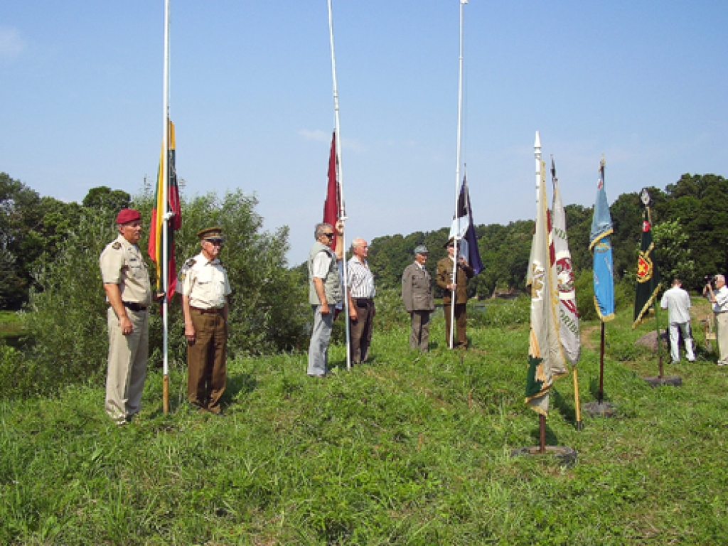 Latvijas Nacionālo karavīru biedrības 12. saietā un Latvijas Nacionālo partizānu apvienības 20. saietā, kas 24. jūlijā notika Bauskas novada Mežotnes pagasta Jumpravā.
Autors: Inga Muižniece