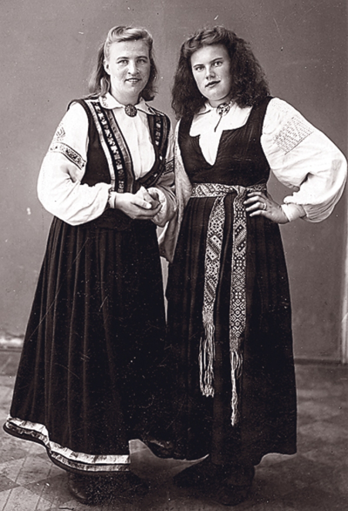 Liepas tikušās ar ar vecāka gadagājuma ļaudīm, kas atminas sadzīvi un svētku svinēšanas ieražas no pirmās brīvvalsts un padomju laikiem.
Autors: no «Bauskas Dzīves» arhīva