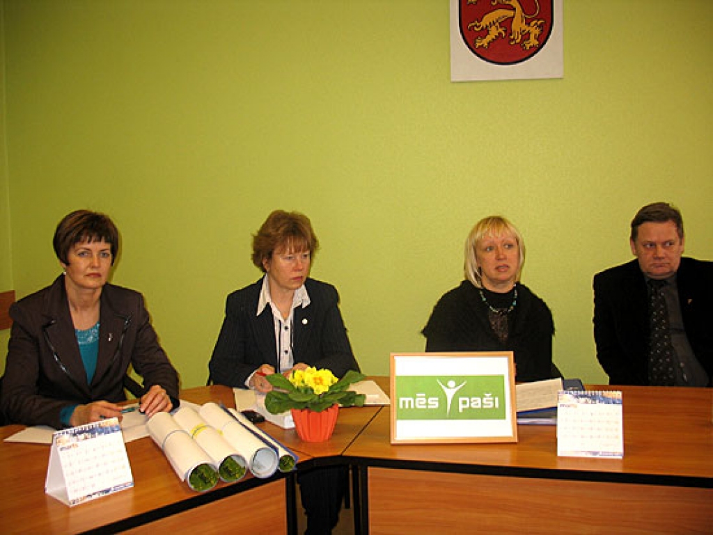 Projektu vērtēšana Hipotēku bankas konkursā «Mēs paši».
Autors: no «Bauskas Dzīves» arhīva.