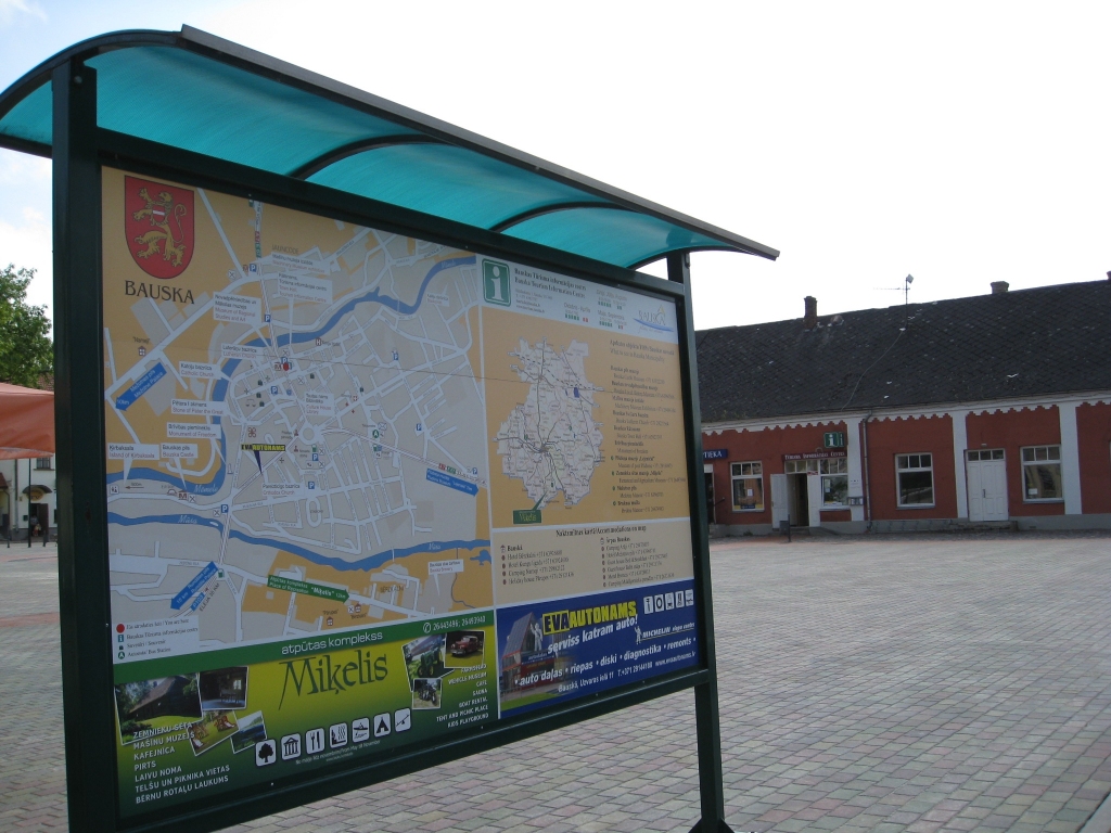 Bauskas pilsētā ir atjaunots arī tūrisma informācijas stends pie Rātslaukuma.
Autors: no TIC krājuma.
