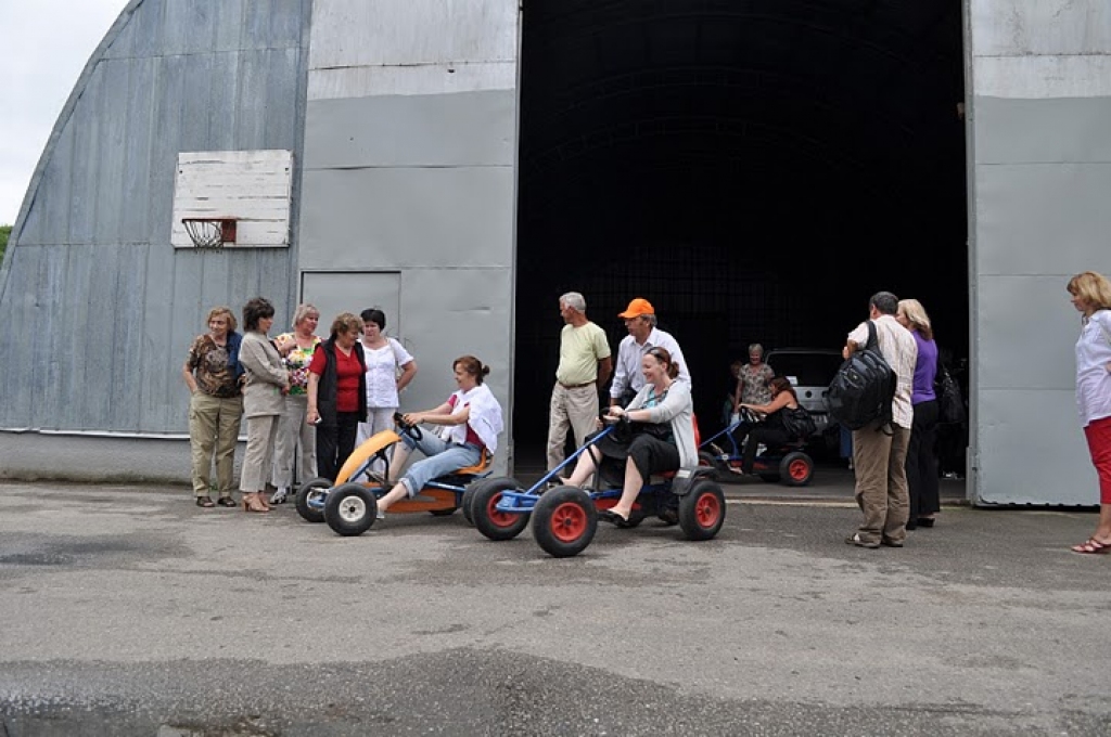 Viesi izmēģina Zorģu tūrisma centra «Labirinti» aktīvās atpūtas ierīces.
Autors: Guntis Ērglis