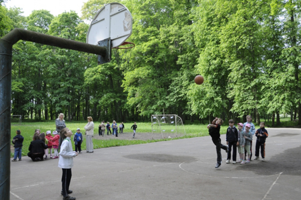 Svitenes muižas parkā sestdien spēlēs strītbolu.
Autors: no «Bauskas Dzīves» arhīva