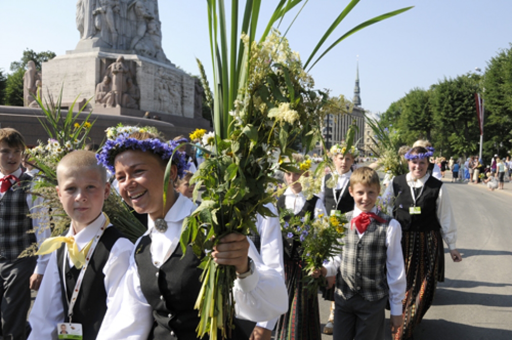 Šogad 10. Latvijas skolu jaunatnes dziesmu un deju svētku gājiens bija citādāks, nekā iepriekšējos gadus. «Tomēr ir patiess prieks par to, ka tas ir izdevies un spējis iepriecināt gan dalībniekus, gan skatītājus,» tādu viedokli pauž svētku...
Autors: Ivars Bogdanovs