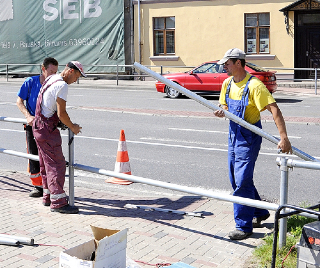 Kalna ielu pretim Bauskas novadpētniecības un mākslas muzejam gājējiem vairs nav iespējams šķērsot.