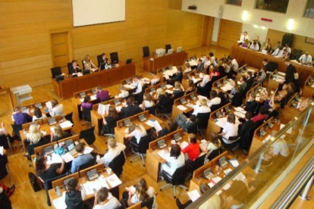 Iecavnieki aktīvi piedalījās gan Eiropas Jauniešu padomes lietišķajās, gan izklaides nodarbībās.
Autors: No albuma.