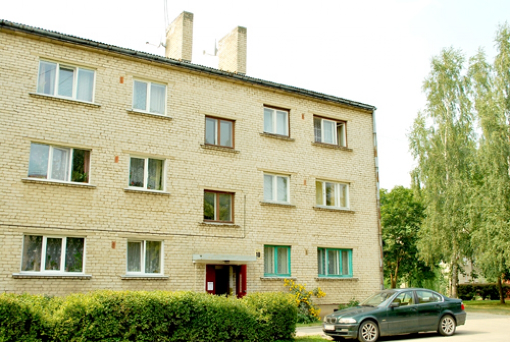 Mājas Dārza ielā 10 trešā stāva ventilācijas sistēmā sev dzīvesvietu ir izveidojuši sirseņi.
Autors: Uldis Varnevičs