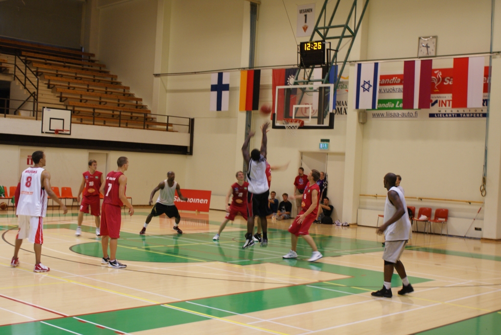 Mūspuses basketbolisti labi startējuši ikgadējā «Delfin basket» vasaras turnīrā Somijā.
Autors: No albuma.