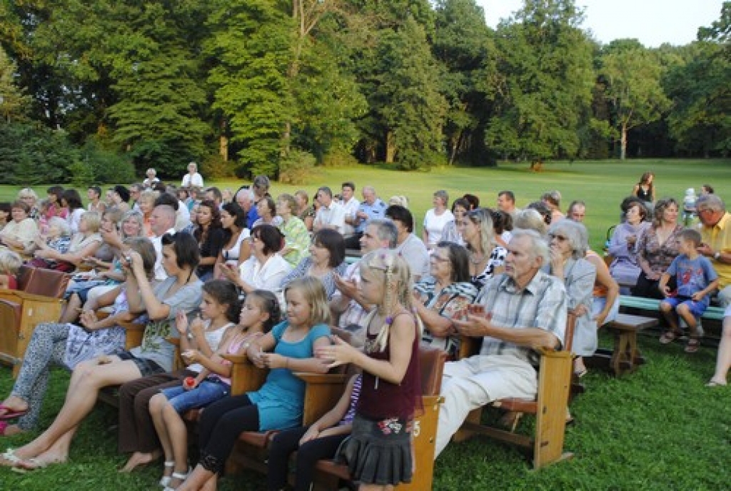 Mežotnes parks 6. augustā vakarā kļuva par skatītāju «arēnu».
Autors: Juris Iļņickis