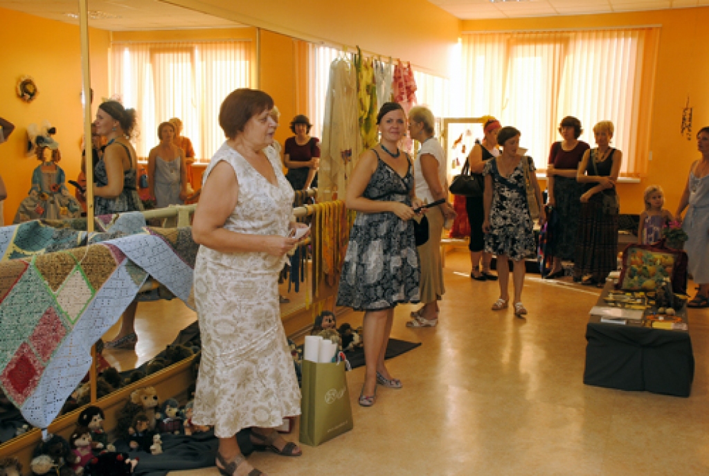 Rundāles novada iedzīvotāju brīvajā laikā tapušos darbus un pat to kolekcijas no piektdienas, 13. augusta, vakara var aplūkot pašvaldības ēkas jaunajā zālē. Izstāde tapusi, realizējot Nīderlandes fonda «KNHM» atbalstīto projektu...
Autors: Ivars Bogdanovs