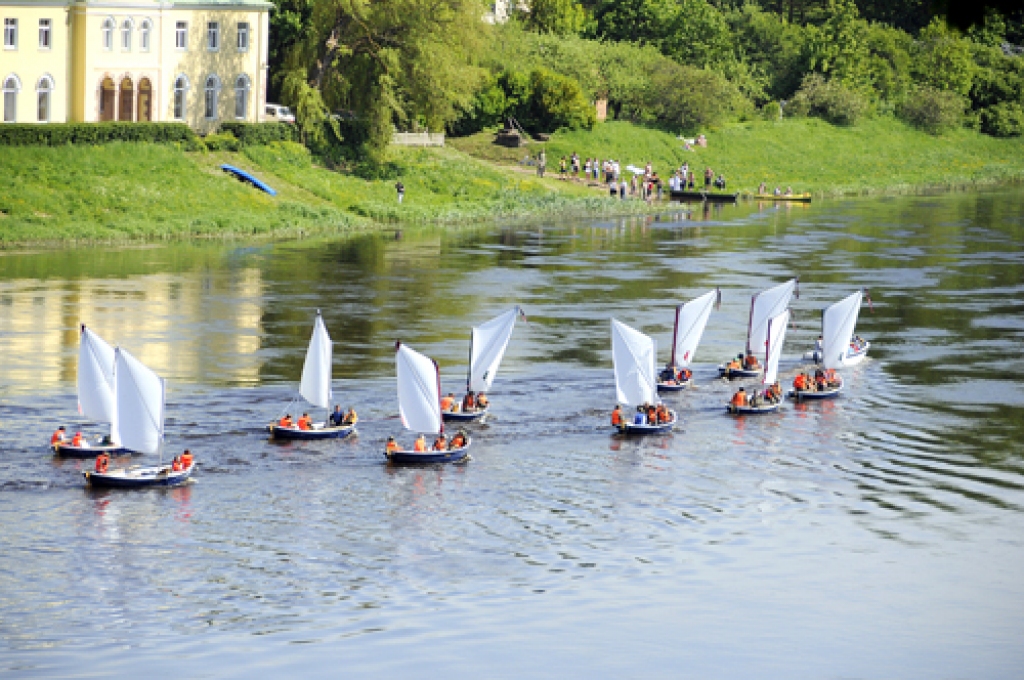Tilts vairāk noderētu tūristiem, kuri pēc Mežotnes pils apskates pāri upei varētu doties uz Mežotnes pilskalnu Lielupes otrā krastā.
