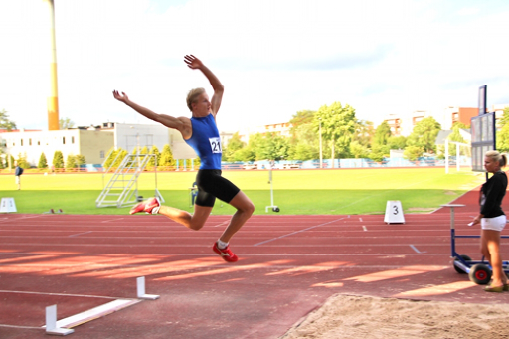 Reinis Krēgers labus rezultātus sasniedz tāllēkšanā un augstlēkšanā.