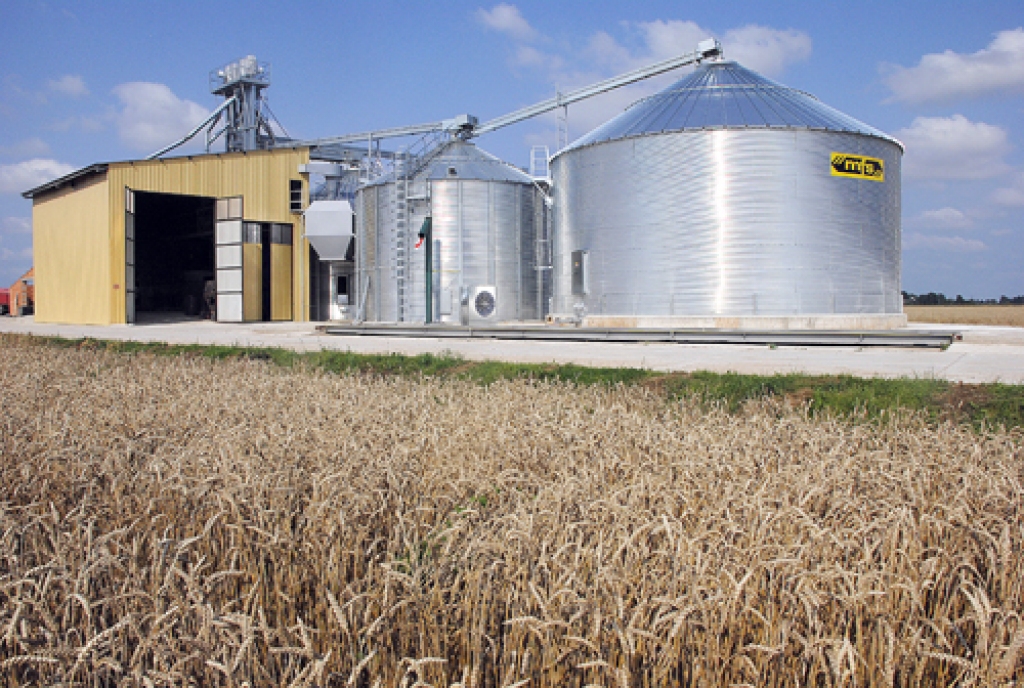 Codes pagasta zemnieku saimniecības «Landmaņi» nesen uzceltajā graudu glabātavā satilpst 1000 tonnu labības.