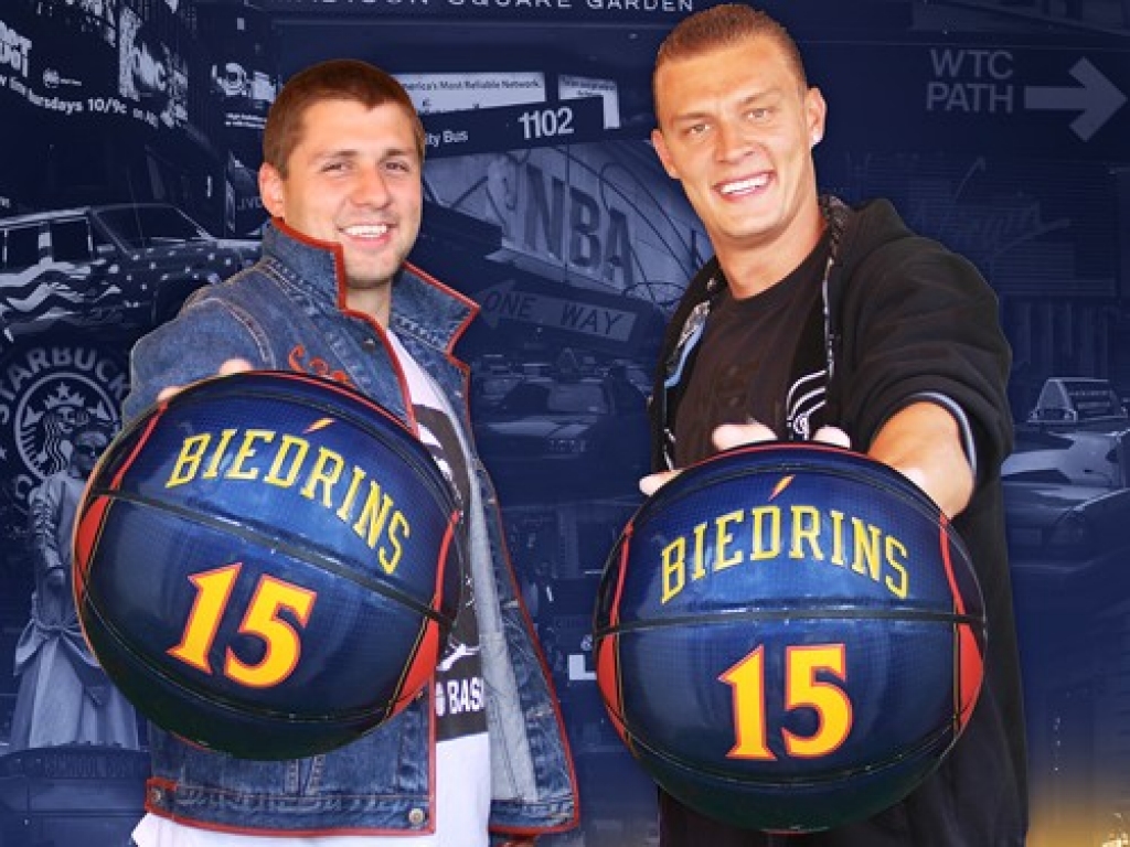 «Streetbasket» prezidents Raimonds Elbakjans un Andris Biedriņš
Autors: Publicitātes foto.