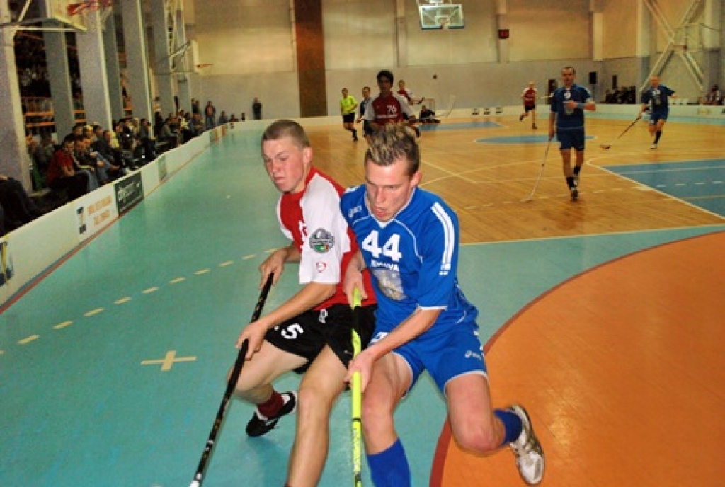 Toms Niedre (tuvplānā no kreisās) spēlē ar «Ķekavas» klubu divreiz rezultatīvi piespēlēja. 
Autors: Uldis Varnevičs