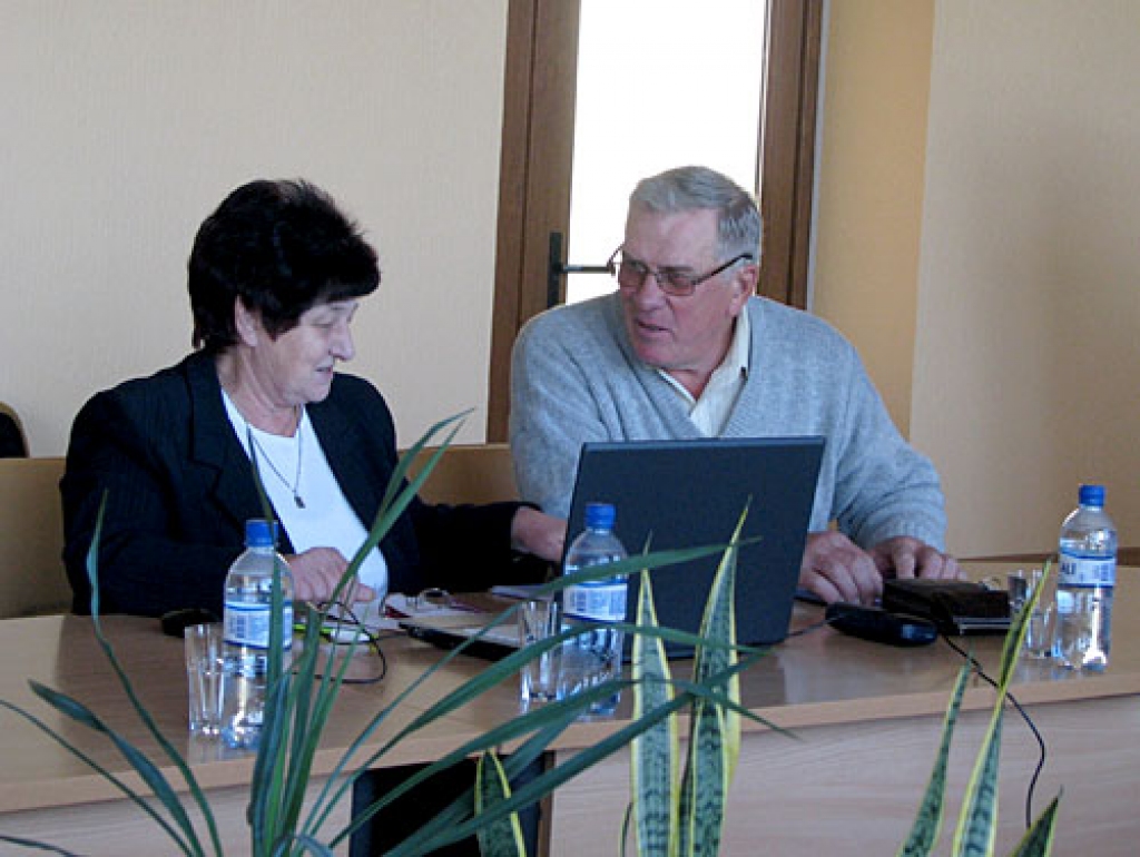 Debatējot par finansējuma piešķiršanu Bauskas un Rundāles novada apvienotajai volejbola komandai, deputāte Vera Purmale interesējās, vai komandai būs arī savas karsējmeitenes. 
Autors: Vilnis Auzāns