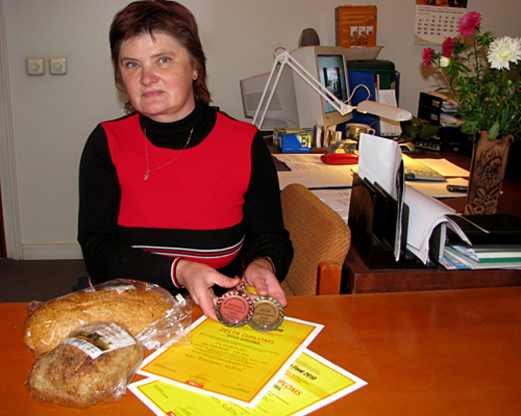 Tehnoloģe Ināra Labecka gandarīta par SIA «Bauskas klēts» darba augsto novērtējumu. 
Autors: Vilnis Auzāns