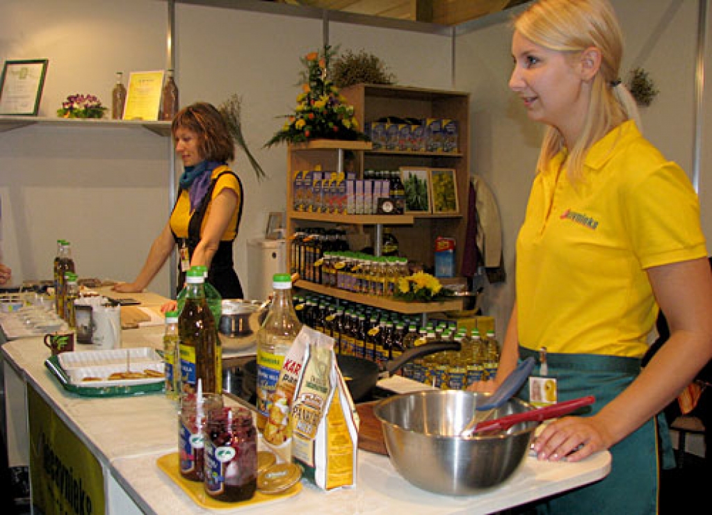 Neiztrūkstošs izstādē «Rīga Food» ir uzņēmuma «Iecavnieks» stends.
Autors: Vilnis Auzāns