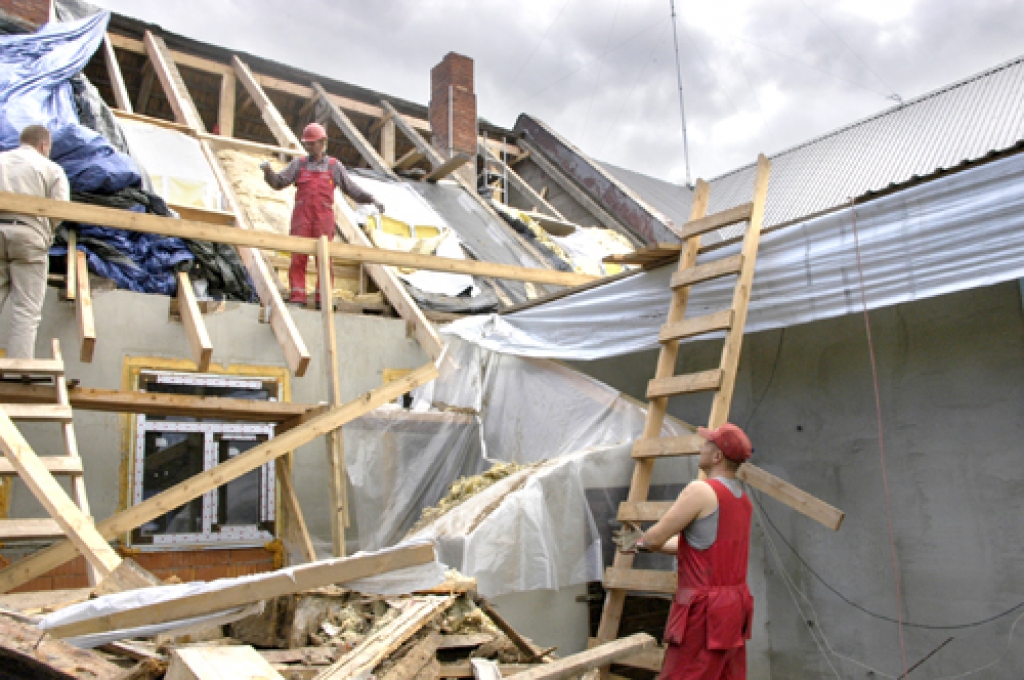 Vecumnieku novada Bārbeles tautas nama fasādes rekonstrukcijas projekta termiņš pagarināts tehnisku sarežģījumu dēļ.
Autors: Ivars Bogdanovs