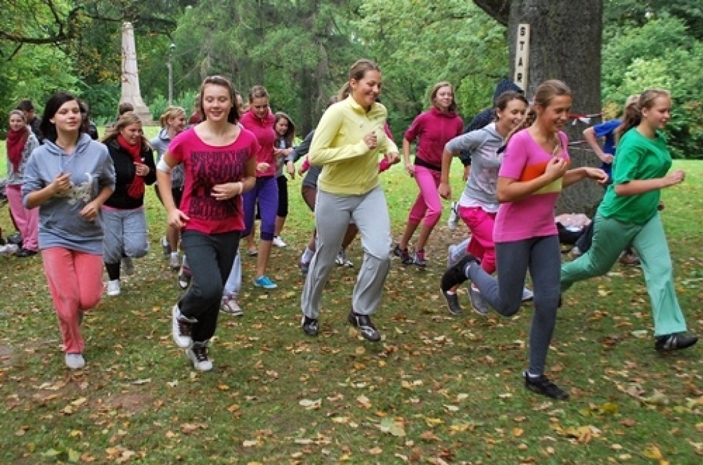  20. septembrī Iecavas parkā notika Mobilitātes nedēļai veltīts pasākums – kross, kurā piedalījās 544 dalībnieki. 
Sacensību dalībnieki sāka ierasties ap pulksten deviņiem. Šogad uz krosu tika aicināti arī pieaugušie, taču atsaucība nebija...
Autors: Uldis Varnevičs