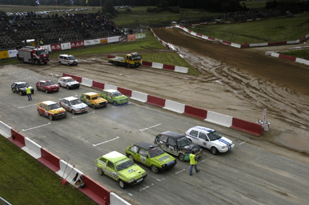 Sporta kompleksā «Mūsa» sestdien, 4. septembrī, noslēdzās šī gada Latvijas čempionāts autokrosā, kā arī priekšpēdējais posms Baltijas čempionātam autokrosā un vēl VAZ Klasikas kausa izcīņa un folkreisa Vasaras kausa priekšpēdējais posms....
Autors: Ivars Bogdanovs