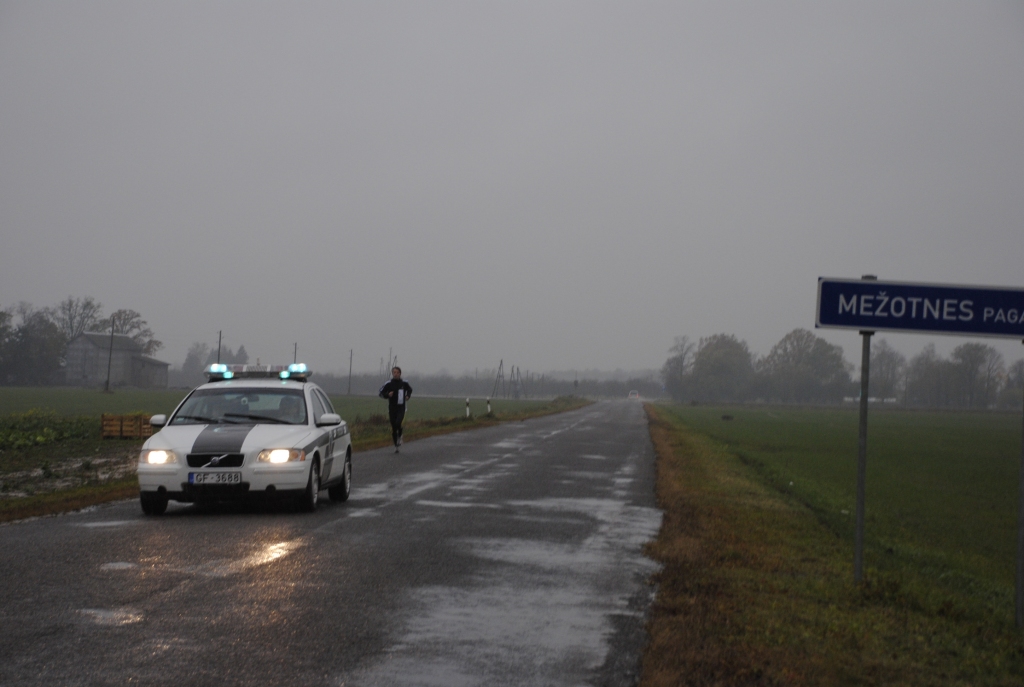 Ceļu policija pavadīja skrējiena dalībniekus.
Autors: Juris Iļņickis