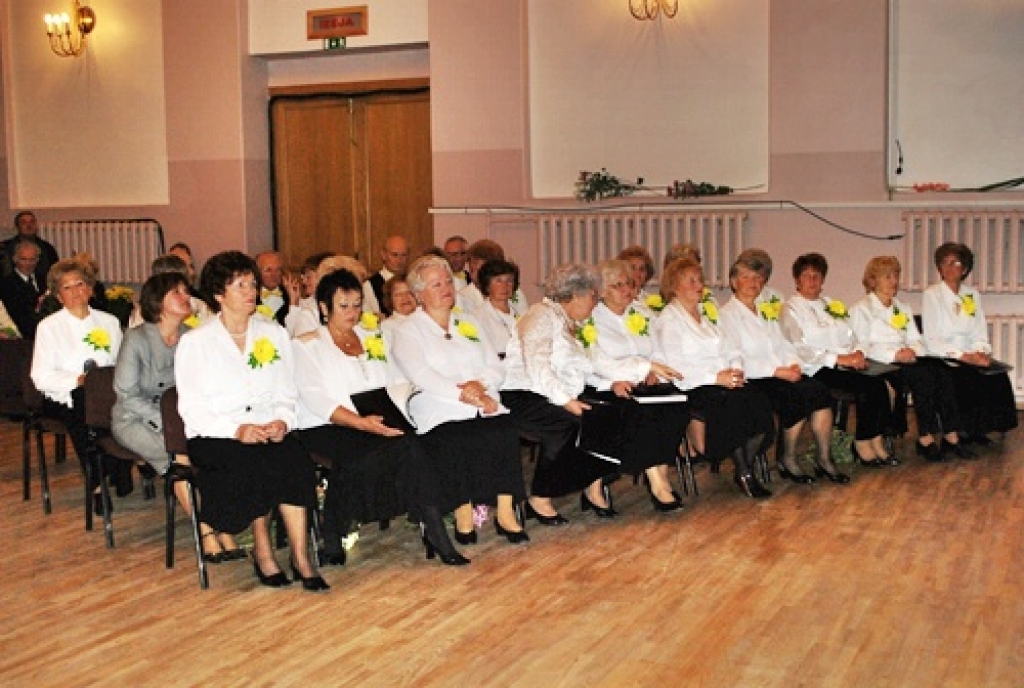 Senioru koris «Sarma» desmitgades jubilejas koncertā izpildīja dziedātāju mīļākās melodijas. 
Autors: Uldis varnevičs