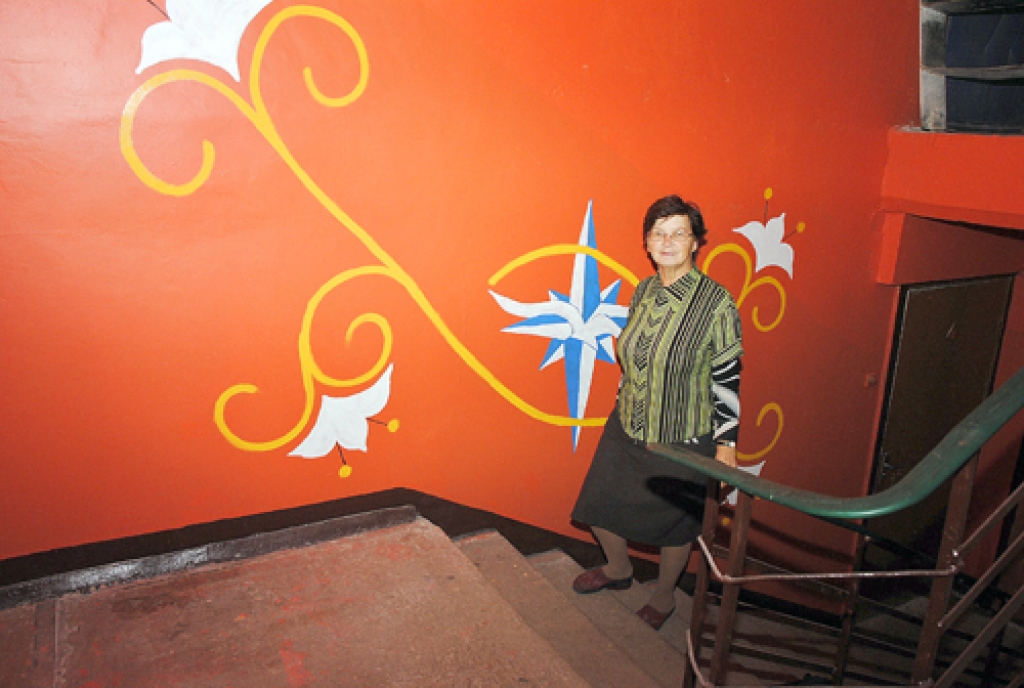 Tiešām glīti, ar iedzīvotāju pašu padarīto lepojas bērsteliete Daina Abace. 
Autors: Juris Iļņickis