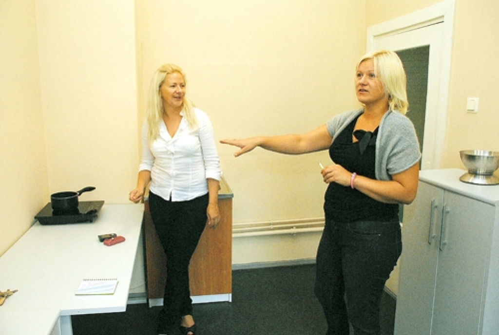 Uzņēmējas Andra Katkeviča un Līga Elmane SIA «Gusto» darbību atvērušas Gailīšu biznesa inkubatorā.
Autors: no «Bauskas Dzīves» arhīva