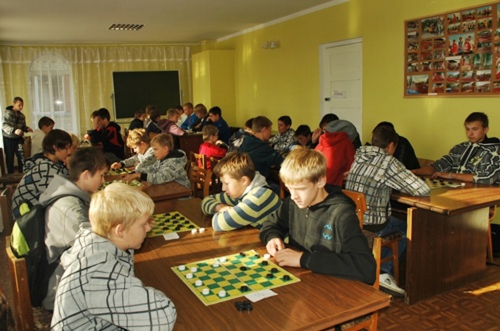 8. oktobrī Bauskas novada bērnu un jauniešu sporta skolas telpās tikās U-15 grupas zēni. Labāko noskaidrošanai tika izspēlētas deviņas kārtas. Sacensībās piedalījās astoņu skolu dambretisti. Pieveicot astoņus un ar vienu pretinieku...
Autors: Uldis Varnevičs