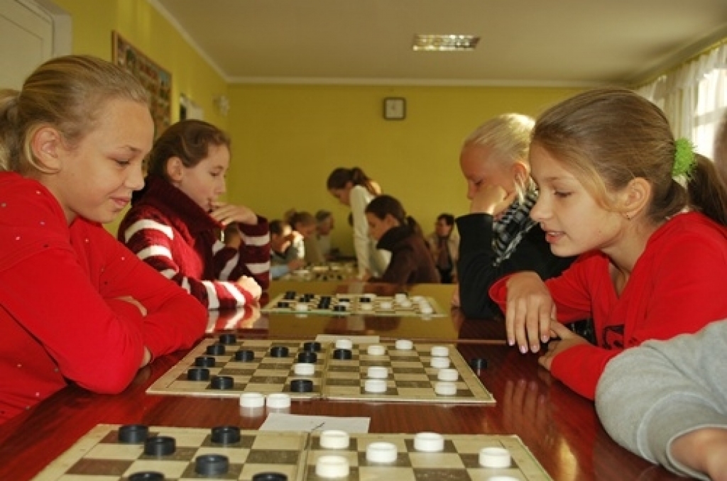 Bauskas novada atklātās olimpiādes sacensībās dambretē 1999. gadā dzimušo un jaunāku meiteņu grupā pirmo vietu izcīnīja Pilsrundāles vidusskolas skolniece Dace Degole. Sacīkšu galvenais organizators Māris Bergs informēja, ka 1. oktobrī...
Autors: Uldis Varnevičs