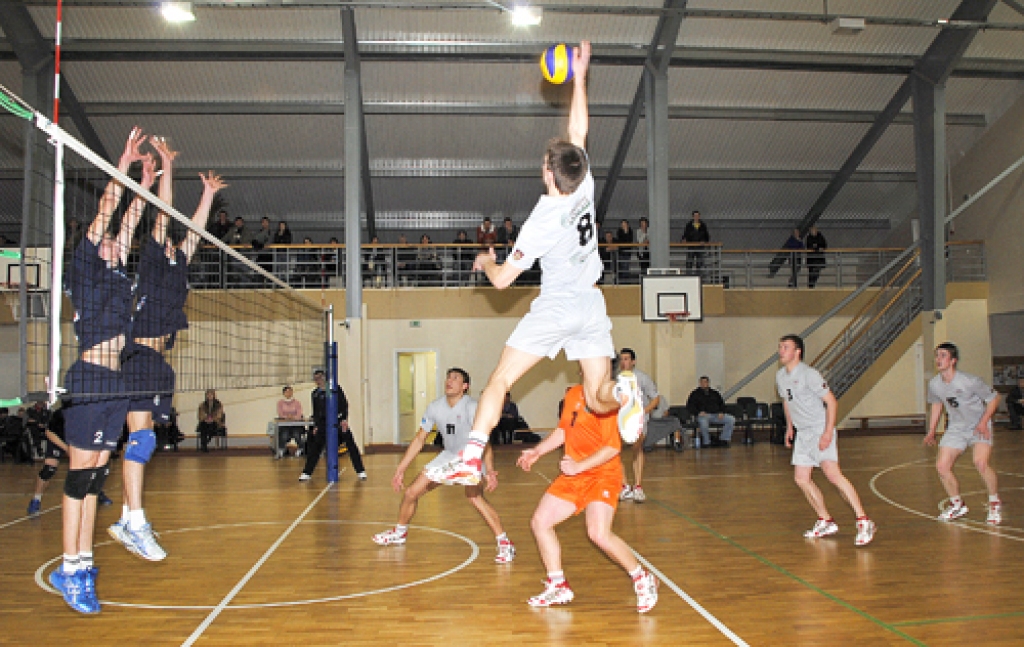 Sporta kluba «Vecumnieki» volejbola komandā (no labās) jaunajā sezonā ir ievērojamas pārmaiņas, tajā nespēlēs pamatsastāva vīri Kārlis Volodins un brāļi Lisovski. 