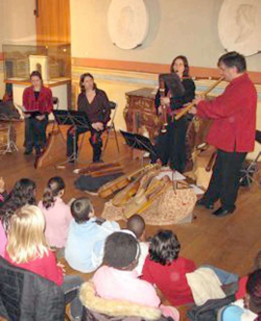 Ansambļa «Obsidienne» mūziķi dažādās auditorijās vada meistarklases.