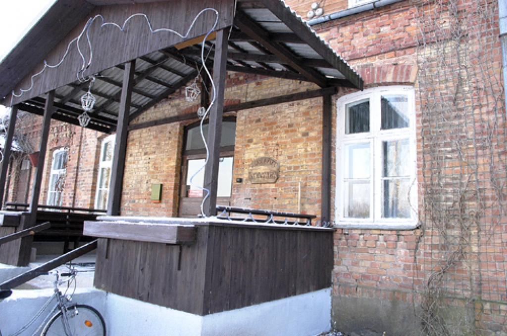 Aprūpes iestāde «Atvasara» ir līdzīga omulīgai ģimenes mājai, kurā visi iedzīvotāji un personāls jūtas piederīgi lielai, draudzīgai saimei.