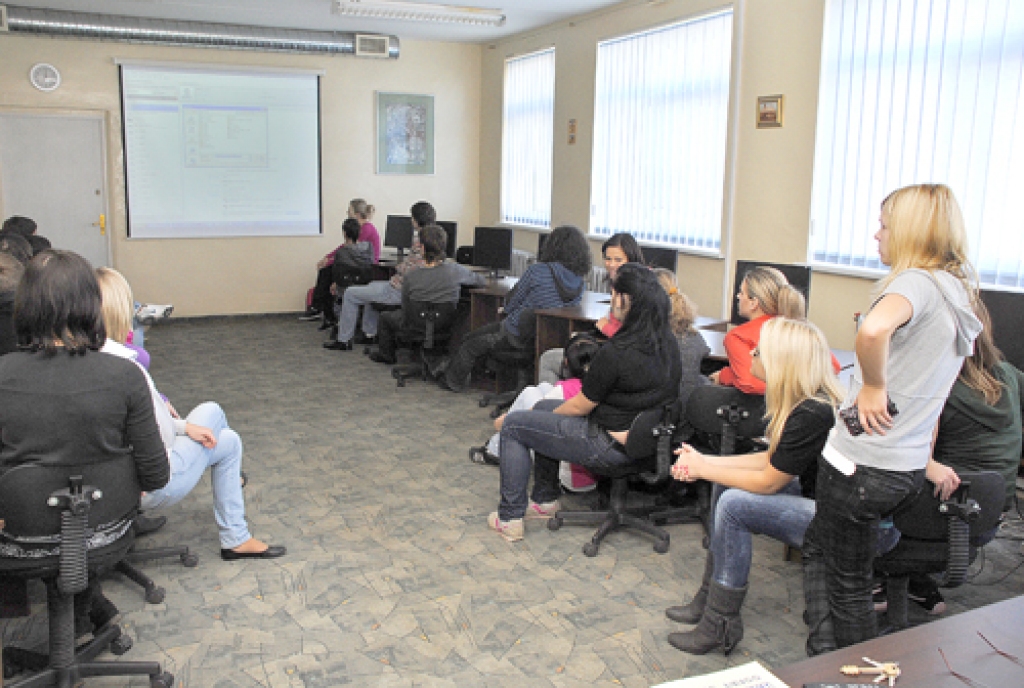 Neizejot no datorklases, Pilsrundāles vidusskolas audzēkņi varēja tikties ar skolēniem no Saldus, Jelgavas, Talsiem, Gaujienas, Pāvilostas, Jēkabpils un Smiltenes. 