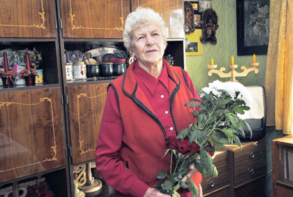 Baušķeniece Velta Vanaga bija patīkami pārsteigta par to, kādas dziļas domas viņai apsveikuma kartītēs rakstījuši draugi un paziņas. 