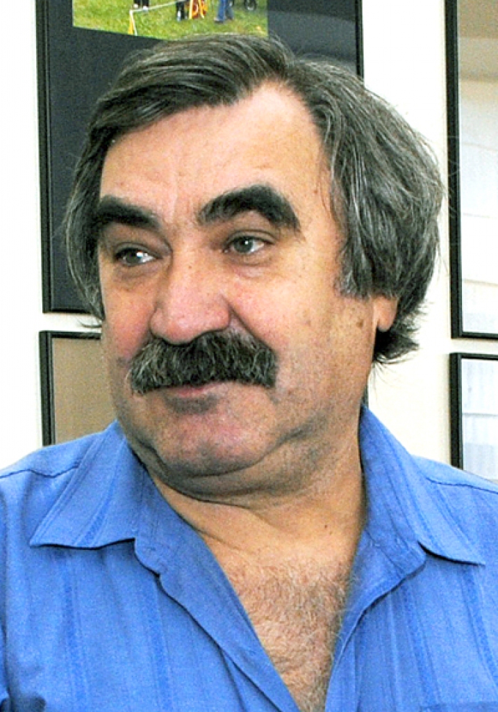 Nikolajs Ševirjovs dzimis un audzis Krievijā, savulaik bijis kolektīvās saimniecības «Uzvara» pārstāvniecības Maskavā vadītājs.